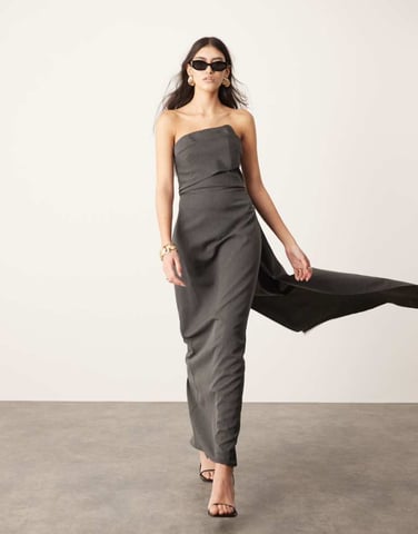 ASOS EDITION skräddarsydd asymmetrisk hals bandeau maxiklänning med släp i kolgrått