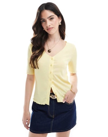 Pieces lettuce edge button front short sleeve top in banana yellow