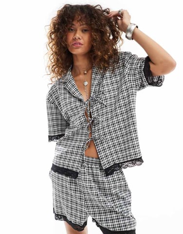 Reclaimed Vintage pull on boxer short in gingham