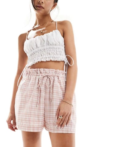 ASOS DESIGN shorts med volangdetalj i rosa rutigt