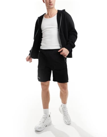 The Couture Club kontrasterande panelerade cargo shorts i svart