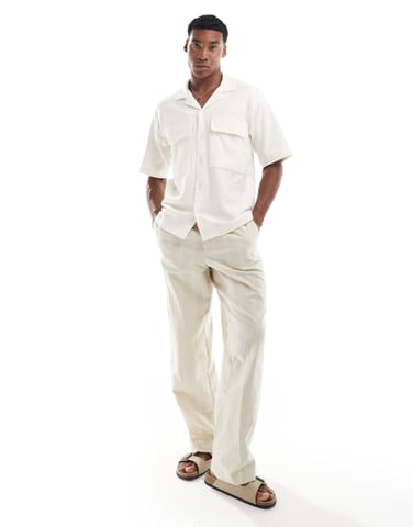 Jack & Jones Premium oversized texturerad skjorta med praktiska fickor i ecru