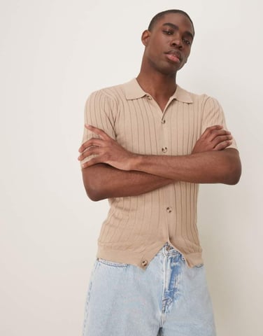 ASOS DESIGN lätt stickad ribbad knapp-polo i stenfärg