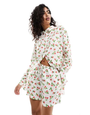 ASOS DESIGN shorts med linne i jordgubb