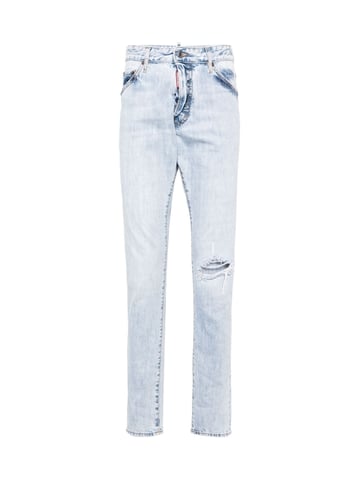 Coole kerel met versleten jeans