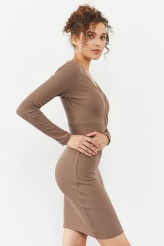 Ribbad Bodycon Midi Klänning med V-ringning