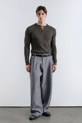 Slim Fit Knapplångärmad T-shirt