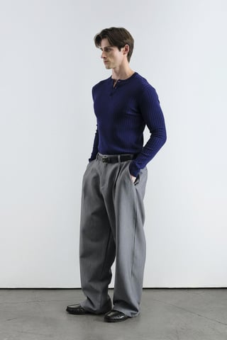 Slim Fit Knapplångärmad T-shirt