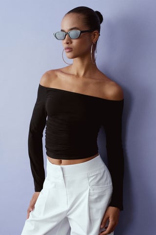 Off-Shoulder Slim Fit Knit Blouse
