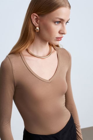 Slim Fit V-Neck Long Sleeve Top