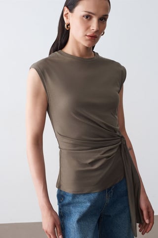 Dames Mouwloze Katoenen T-shirt met Crew Neck en Strikdetail
