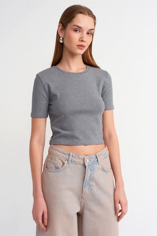 Damernas Slim Fit Croppad T-shirt