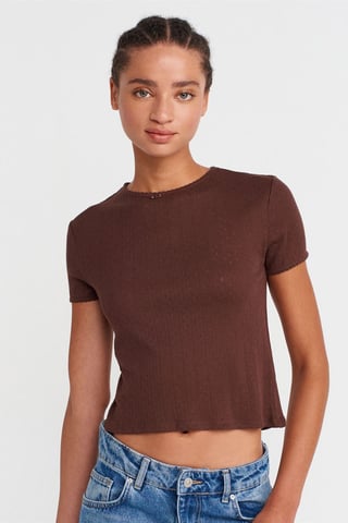 Kvinnors Ribbade Croppad T-shirt