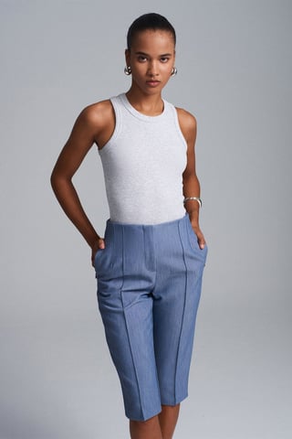 High-waist Straight Capri Shorts With Slit