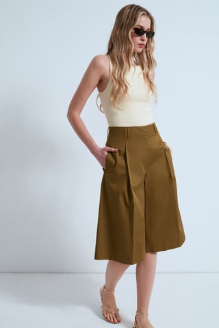 High-Waist Cotton Poplin Capri Shorts