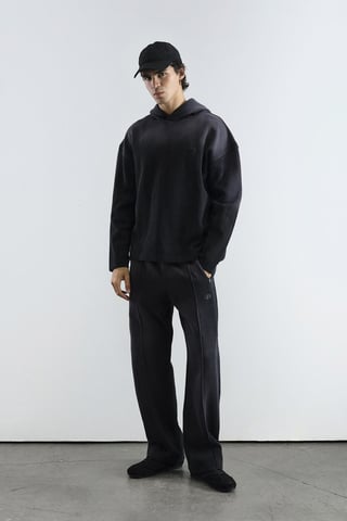 Hoodie i stickat material