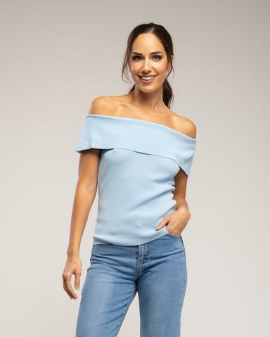 Top de punto con lutex,  cuello barco 