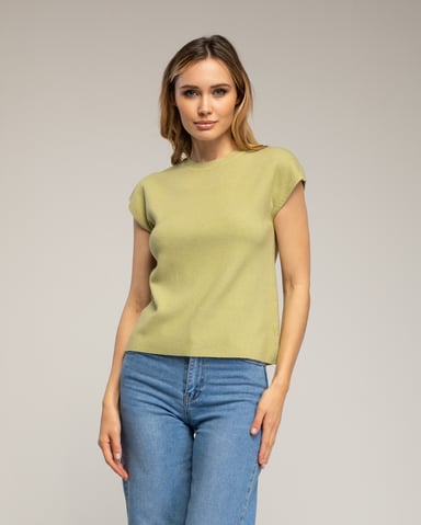 Plain sleeveless knit top with round neckline 