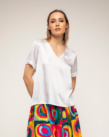 Short-sleeve silk T-shirt with a V-neck 