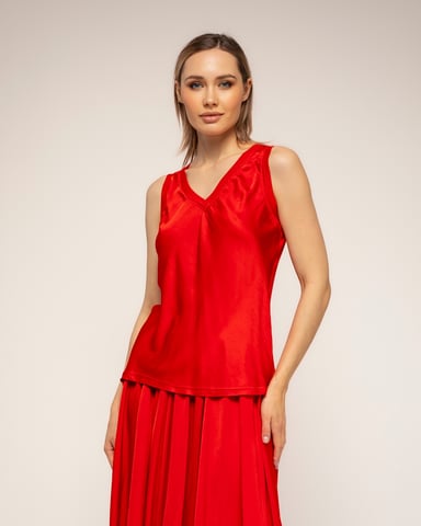 Short-sleeve T-shirt with a V-neck, featuring silk on the front and knit fabric on the back