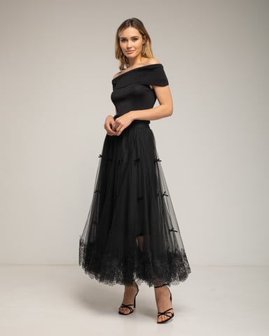 Midi tulle skirt with lace at the bottom and bow details 