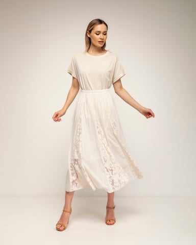 Flared skirt with lace details, lined, and elastic waistband
