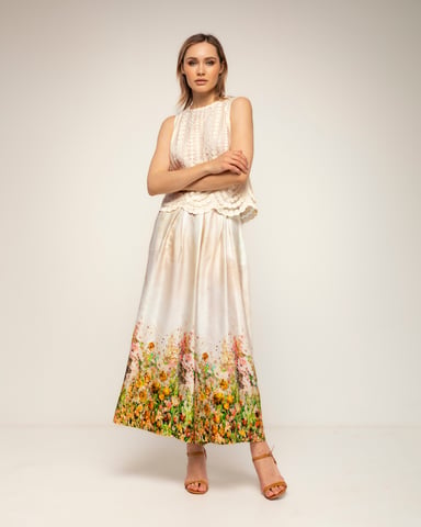 Pleated pants with flower-print pockets, featuring an elastic waistband at the back and a turn-up