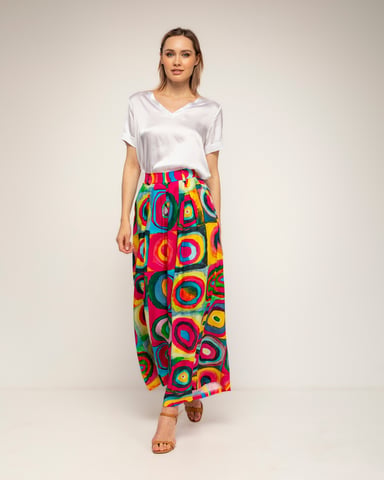 Multicolored printed pleated pants with pockets, featuring an elastic waistband at the back and a turn-up hem