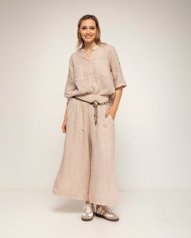 Wide-leg linen pants with an elastic waistband and pockets