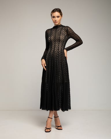 Long sleeveless dress in textured lace, flared skirt with darts.