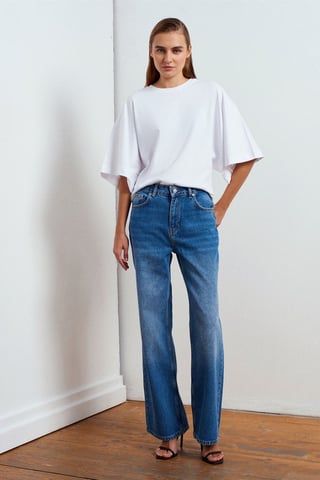 Högmidjade vida denimjeans