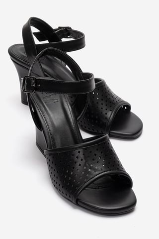 Hervon Block Heel Ankle Strap Sandal (Women)