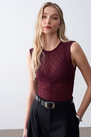 Sleeveless Lace Ribbed Blouse