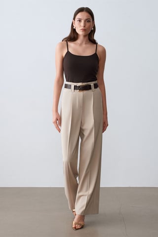 Slim-fit ärmlös blus med fyrkantig halsringning