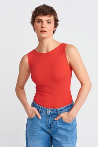 Sleeveless Slim-Fit Boat Neck Blouse