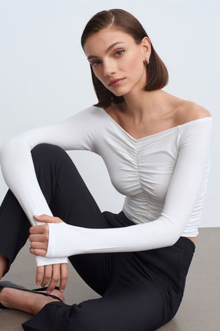 Off-Shoulder Croppad Blus