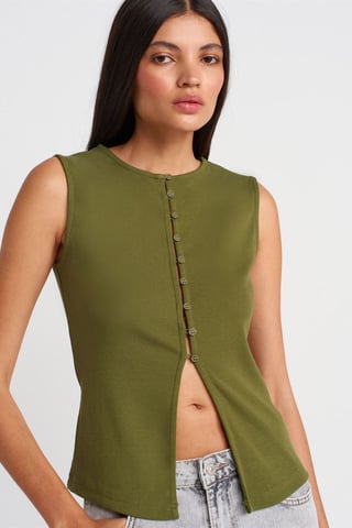 Ribbad ärmlös blus med knäppning fram