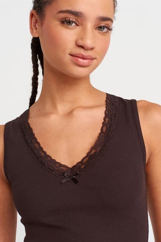 Sleeveless Lace Ribbed V-neck Blouse