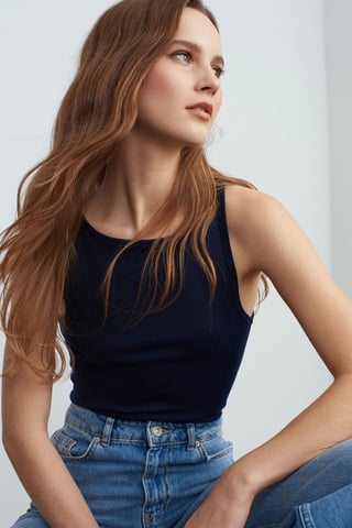 Ribbad Halterneck Slim-Fit Blus