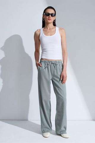 Mid-Waist Wide-Leg Denim Jeans