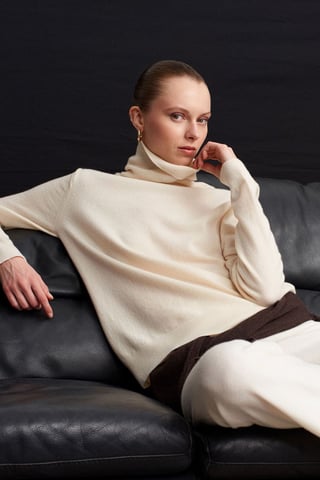 Women's Cashmere Turtleneck Sweater