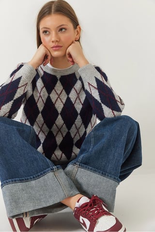 Baklava Pattern Crew Neck Knitted Sweater