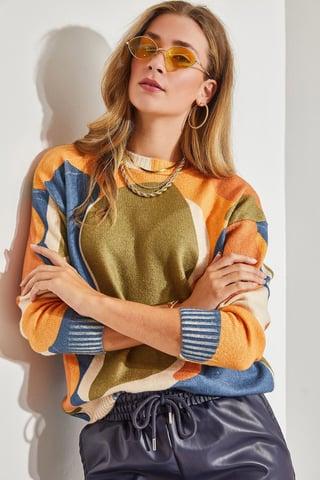 Pattern Knit Sweater with Crew Neck