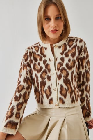Leopard Print Cropped Cardigan with Button Closure