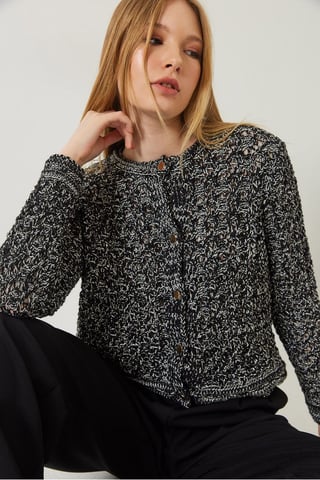 Texturerad kort cardigan med knappstängning