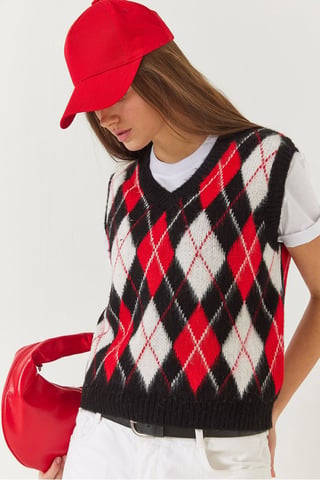 V-Neck Ribbed Knit Sweater Vest with Baklava Pattern