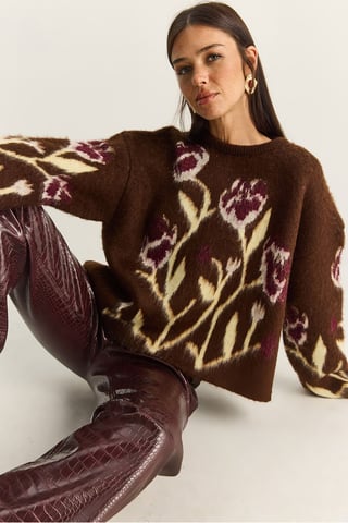 Crew Neck Flowering Sweater