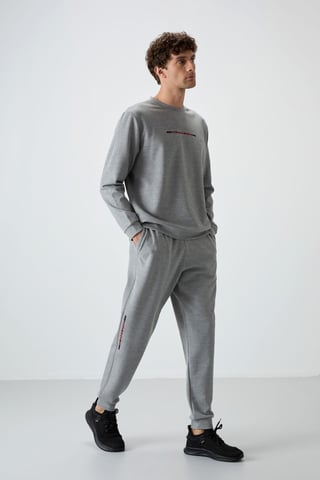 Herrarnas ribbstickade sweatshirt och byxor set