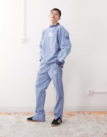 Umbro Drill embroidered logo pants in blue