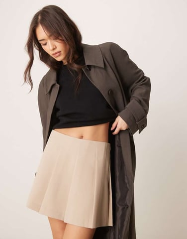 ASOS DESIGN skräddarsydd plisserad minikjol i sten